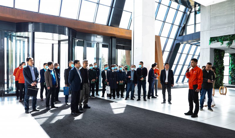 <b>中國(guó)工程院院士，吳忠儀表黨委書記、董事長(zhǎng)馬玉山一行蒞臨寧夏鋼鐵集團(tuán)參觀</b>